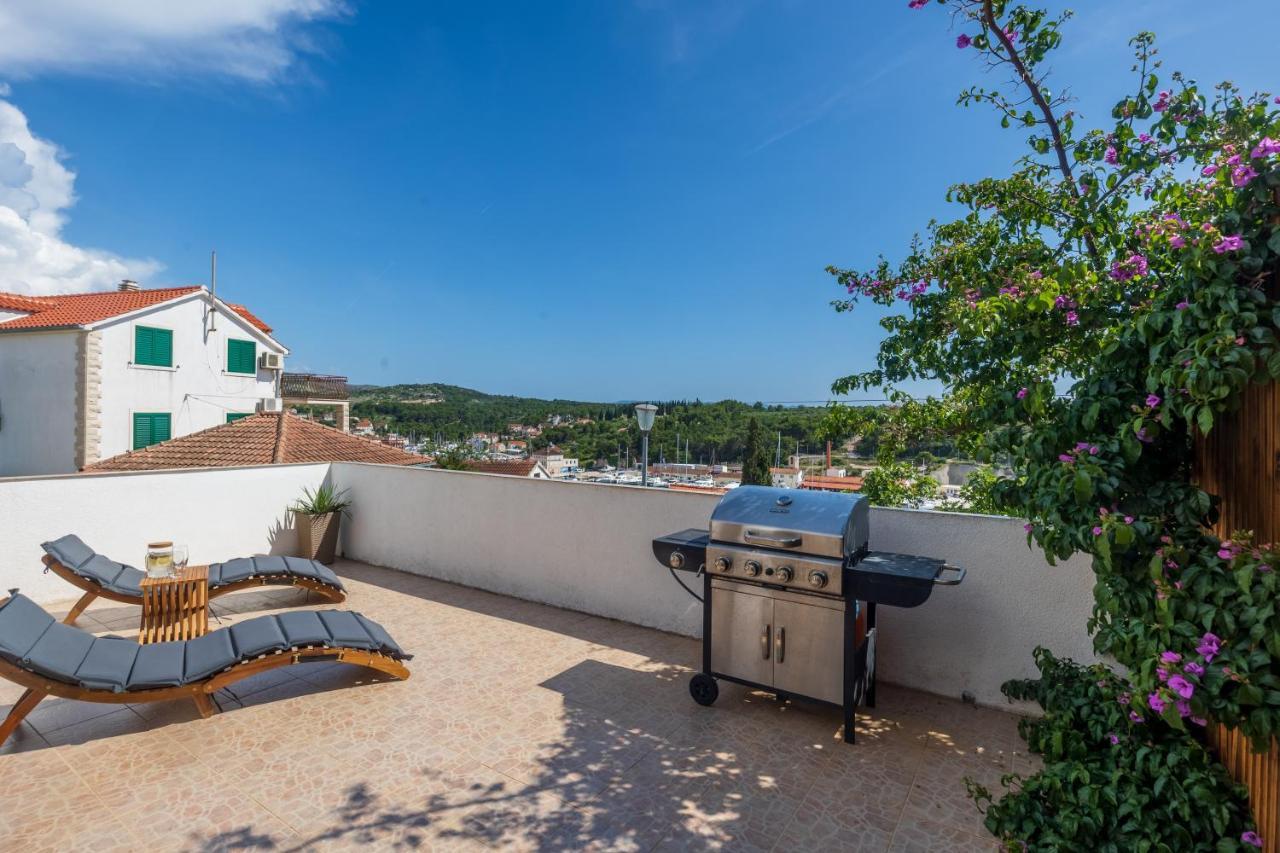 Villa Oasis With Private Pool Милна Экстерьер фото