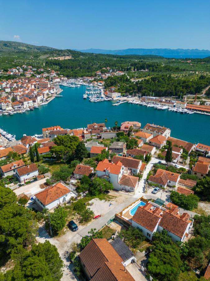 Villa Oasis With Private Pool Милна Экстерьер фото