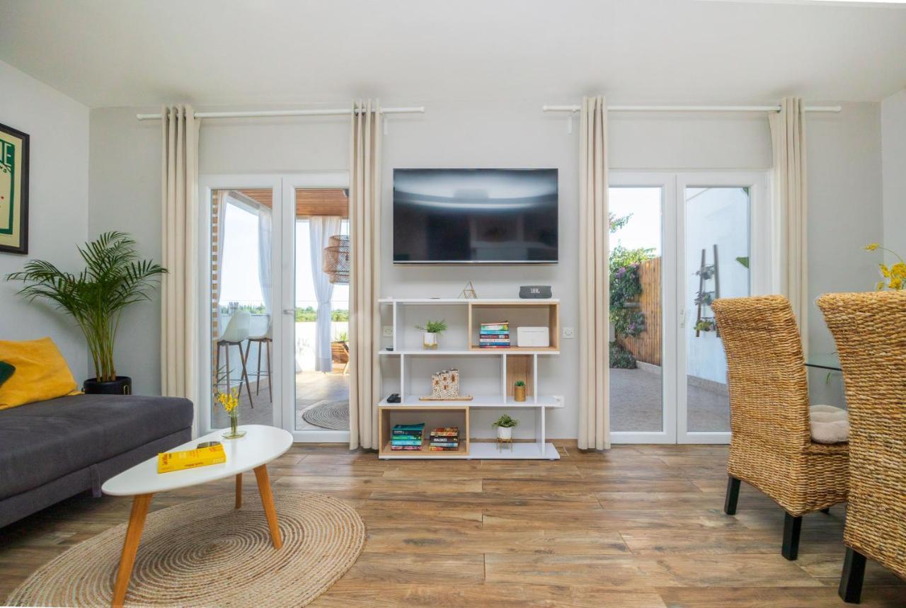 Villa Oasis With Private Pool Милна Экстерьер фото