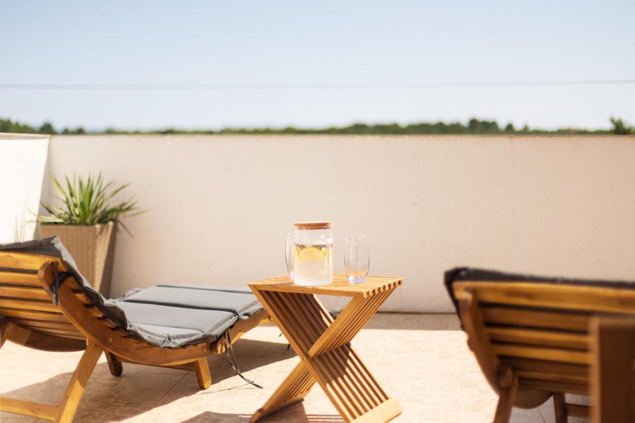 Villa Oasis With Private Pool Милна Экстерьер фото
